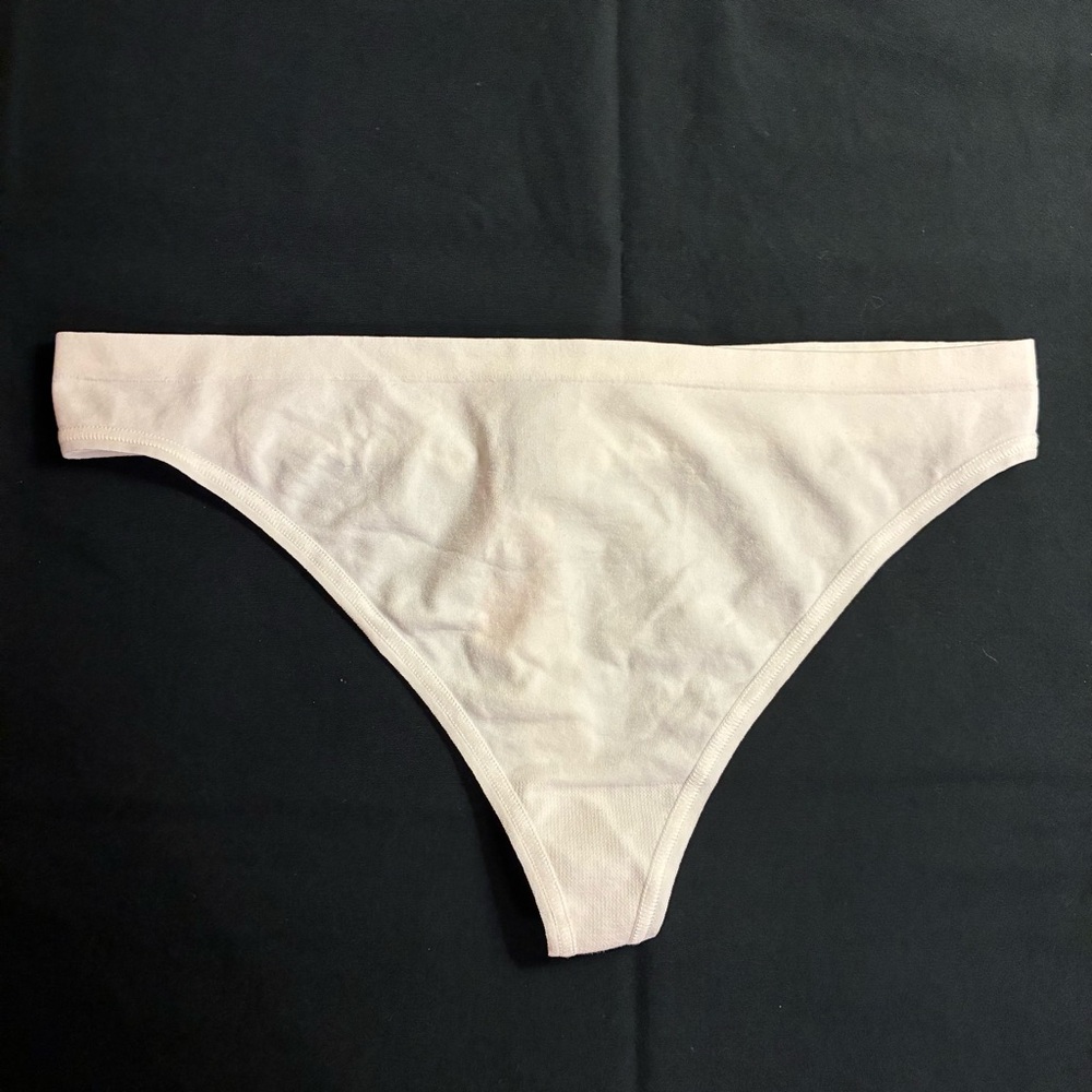 Victoria’s Secret Body by Victoria Low-Rise Thong - White
